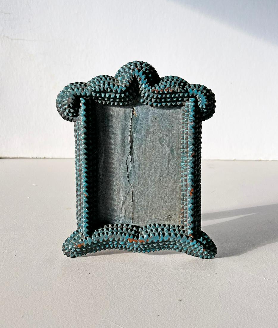 Great Painted Tramp Art Standing Frame (1 of 2)