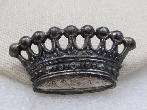 Vintage Crown Brooch, Silver Tone Cast Metal, 1930's. (1 of 5)