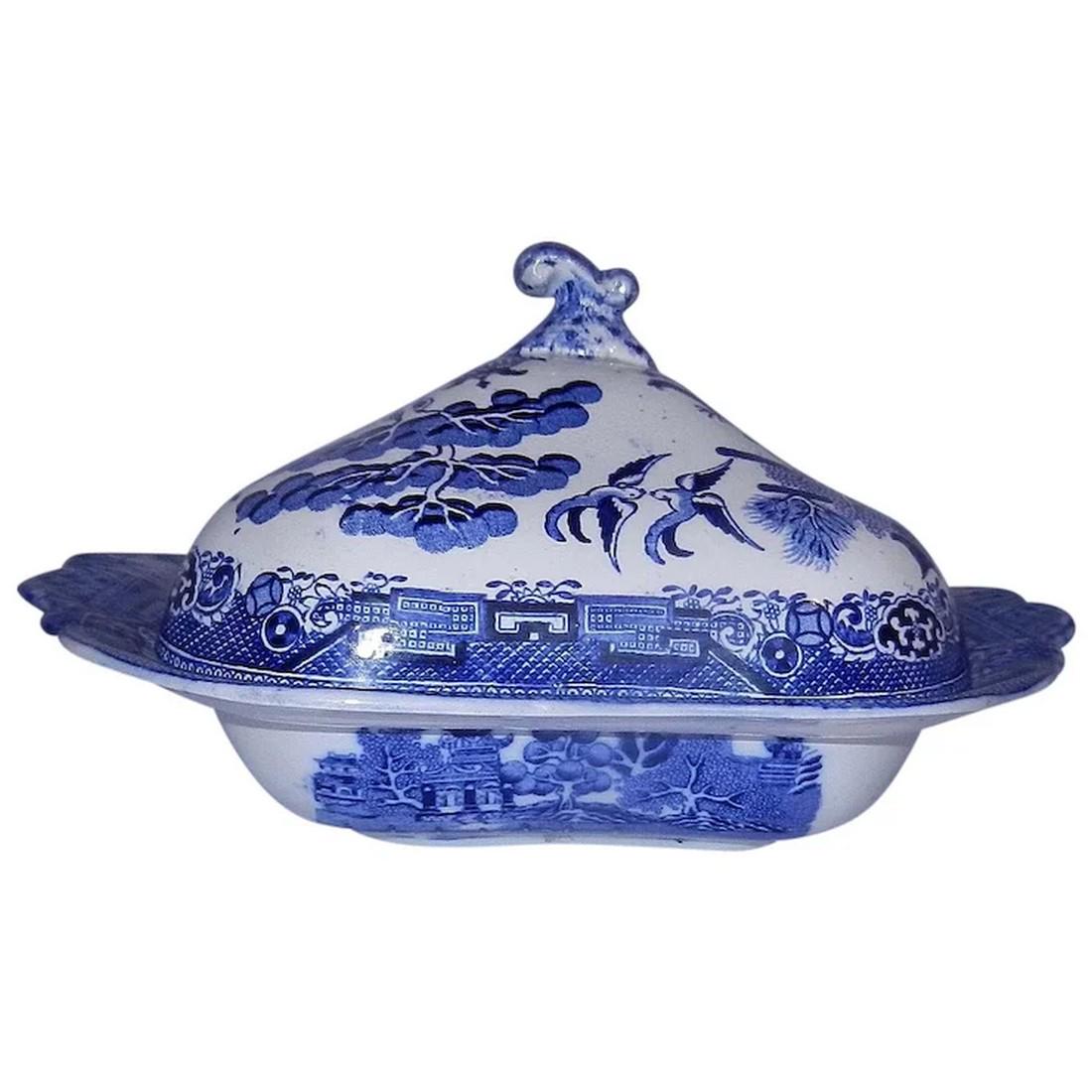 Vintage Blue Willow China Lidded Serving Dish or Vegetable Dish by Britannia Pottery Great Britain (1 of 11)