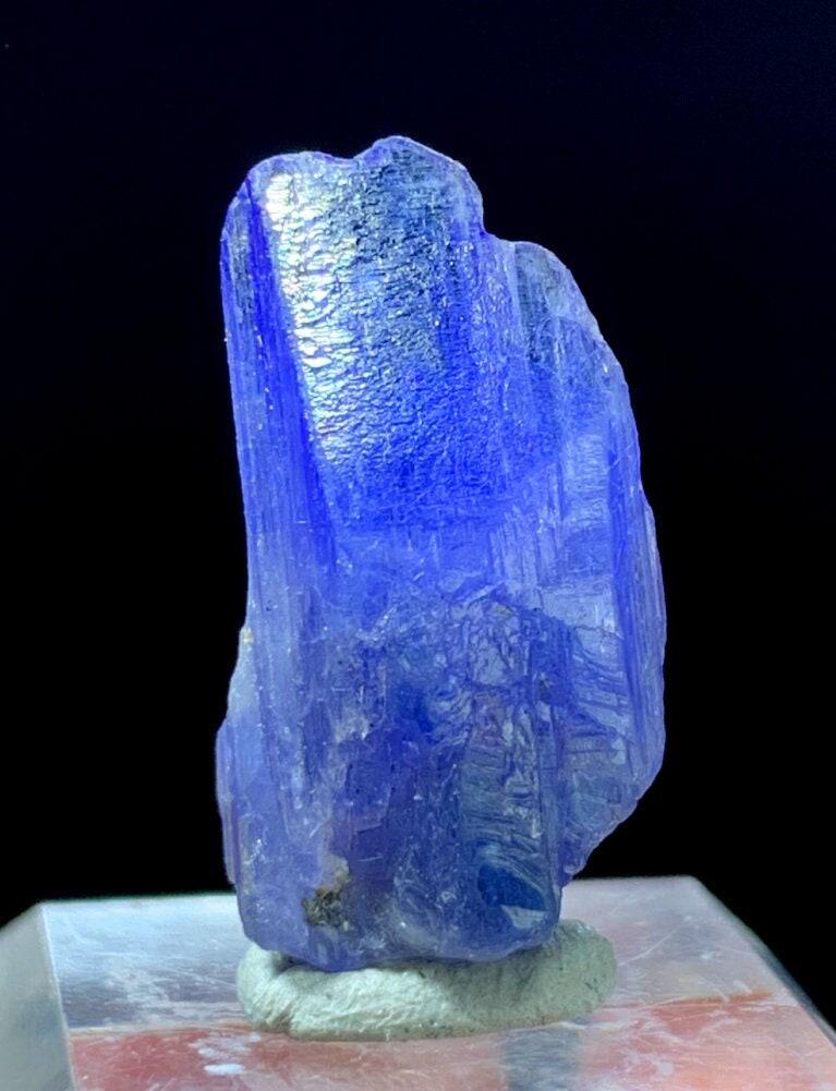 Tanzanite Crystal, Natural Tanzanite, Tanzanite Gemstone, Tanzanite Stone, Crystal Specimen, 11.75: Materials: Gem type: Tanzanite Carat weight: 11.75 Description Tanzanite Crystal, Natural Tanzanite, Tanzanite Gemstone, Tanzanite Stone, Crystal Specimen Weight : 11.75 cts Size : 23*11*08 mm Origin