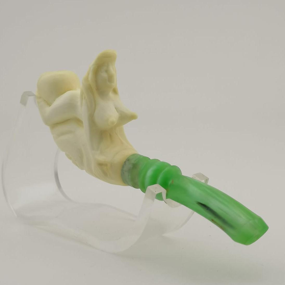 Nude Lady,Meerschaum Cigarette Holder: Title: Nude Lady,Meerschaum Cigarette Holder Materials: Meerschaum Dimension: 4.92 inch(12.5cm) Additional Information: Nude Lady,Hand carved Meerschaum Cigarette Holder. Made in Turkey,Eskisehir by M