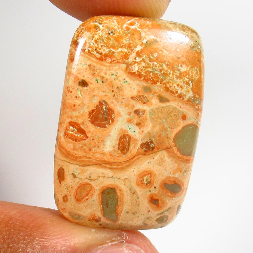 Natural Jasper Quartz - 23.61 Ct: No Reserve! Title: Natural Jasper Quartz - 23.61 Ct Origin: Brazil Weight: 23.61 Size/Dimensions: 28.0 x 18.0 x 5.0 mm Additional Information: Pieces : 1 No's / Shape : Cushion Cabochon / Color : Whit