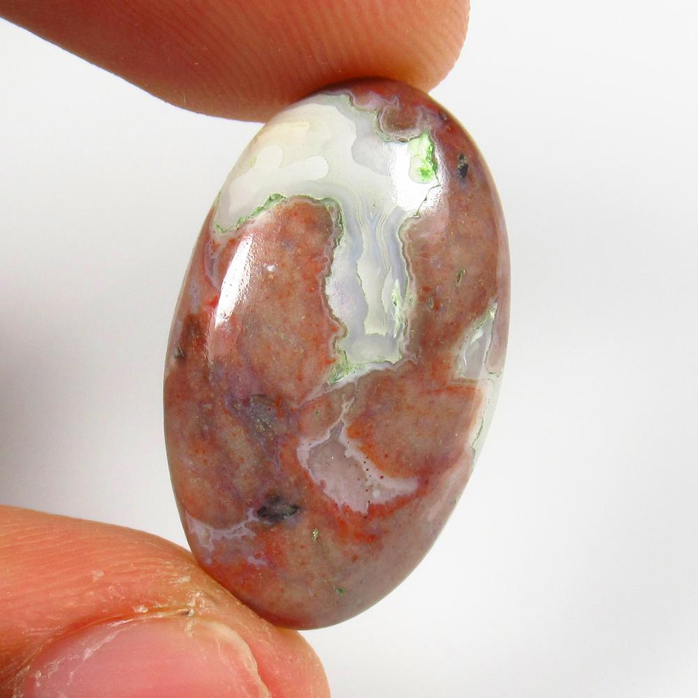 Natural Jasper Quartz - 14.46 Ct: No Reserve! Title: Natural Jasper Quartz - 14.46 Ct Origin: Brazil Weight: 14.46 Size/Dimensions: 26.0 x 15.0 x 5.0 mm Additional Information: Pieces : 1 No's / Shape : Oval Cabochon / Color : Brown /