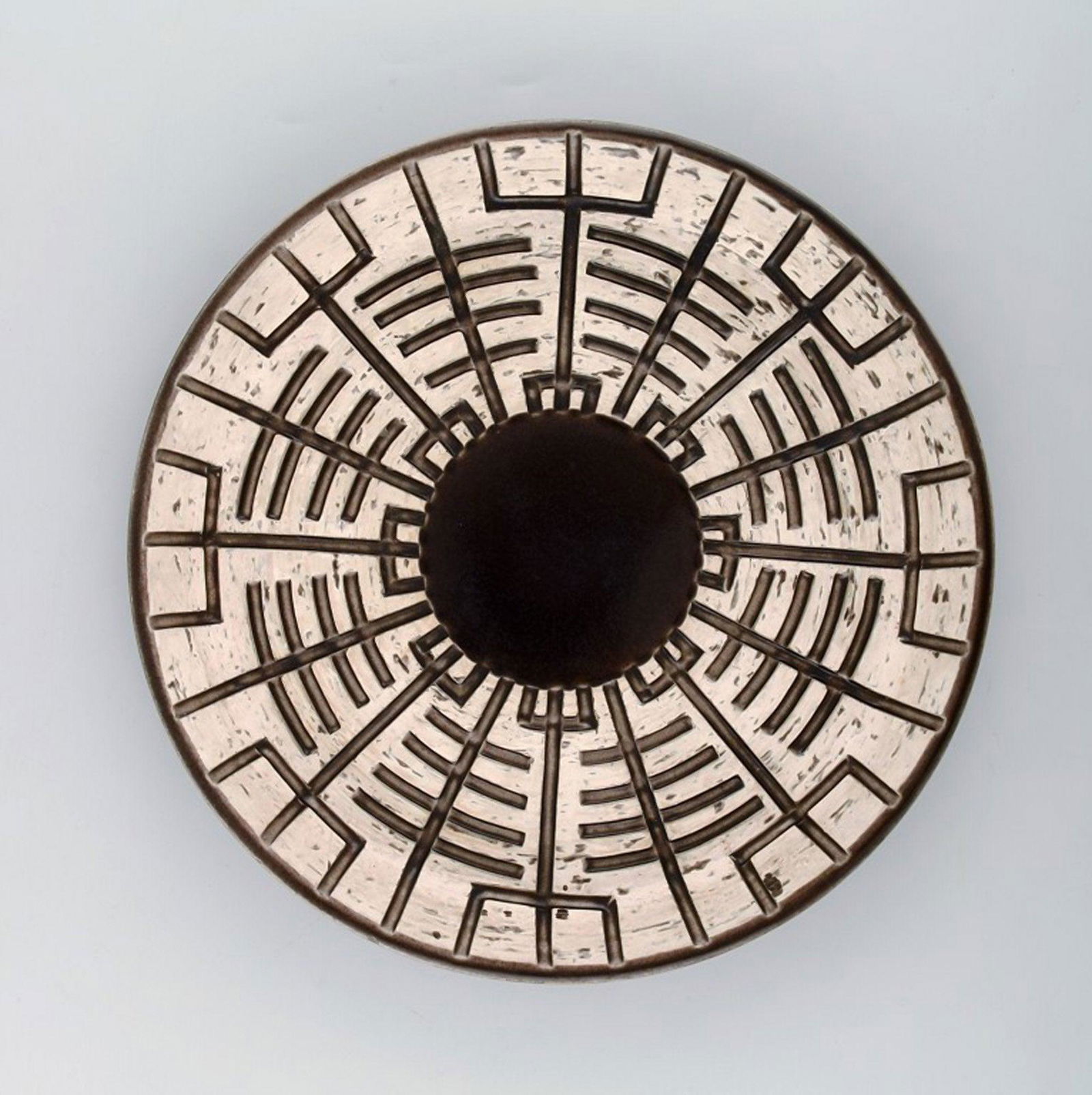 Mari Simmulson for Upsala-Ekeby. Dish in glazed stoneware with geometric pattern. 1960's.: Title: Mari Simmulson for Upsala-Ekeby. Dish in glazed stoneware with geometric pattern. 1960's. Brand: Upsala Ekeby Description: Mari Simmulson for Upsala-Ekeby. Dish in glazed stoneware with geometr