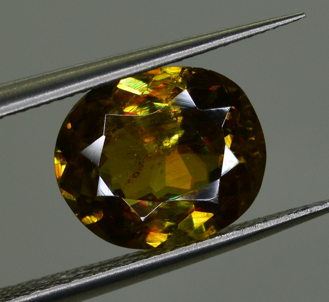 2.5 Carats Oval Cut Green Sphene ~ 9x8x4 MM: Title: 2.5 Carats Oval Cut Green Sphene ~ 9x8x4 MM Origin: Pakistan Gemstones: Sphene Carat Weights: 2.5 Carats Size/Dimensions: 9x8x4 MM Additional Information: Natural Reserve: $50.00 Shipping: