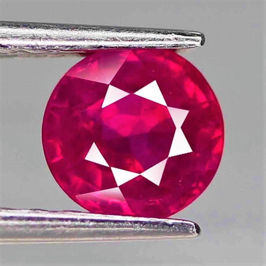 0,99 cts Natural Round Pink Red Ruby (1 of 3)
