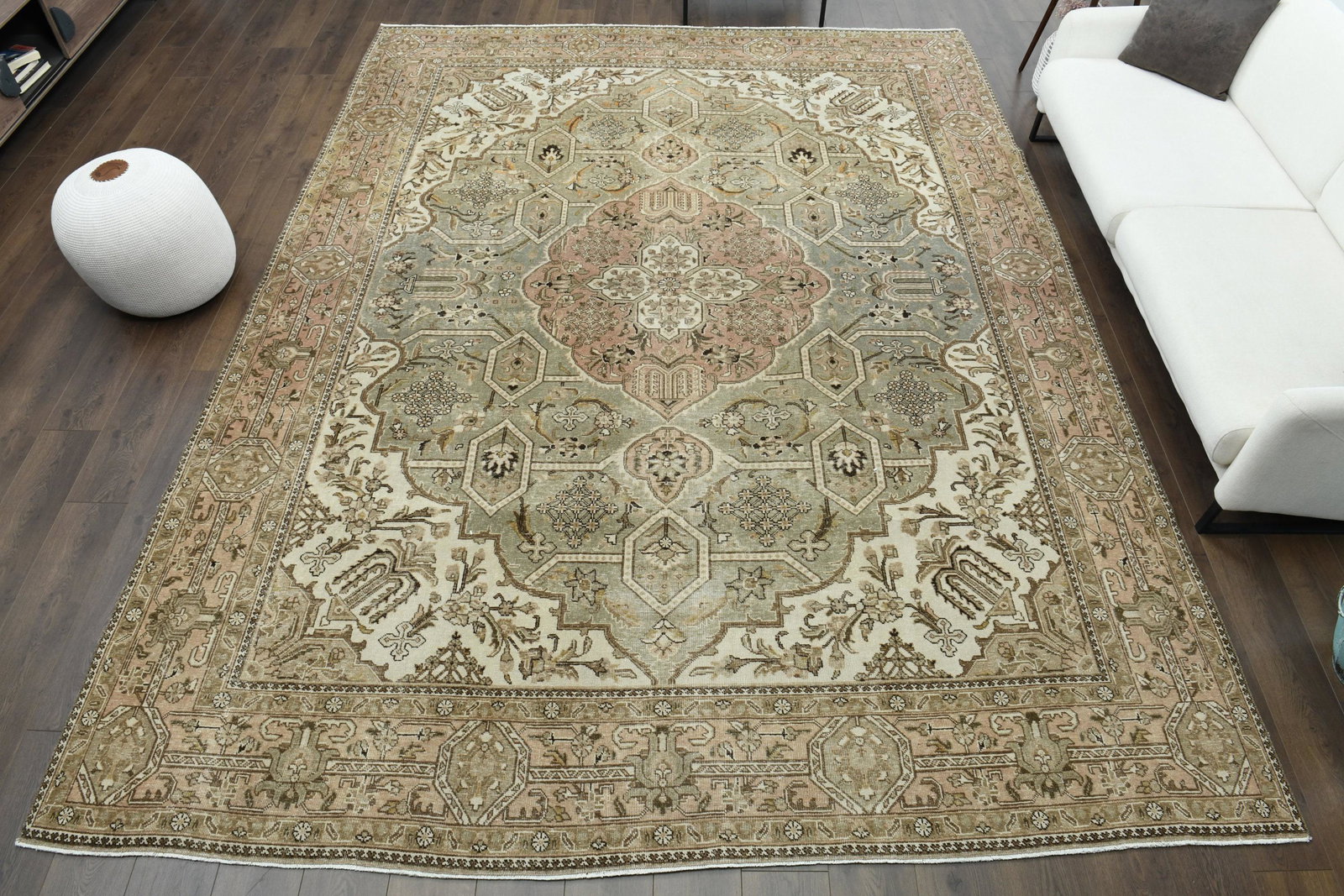 9x13 Original Oushak Antique Handwoven: Title: 9x13 Original Oushak Antique Handwoven Origin: Turkey Date/Period: 1960 - 1970 Dimension: Width: 9.5 feet Length: 12.6 feet Materials: Wool and Cotton Description: This one-of-a-kind Persian Vi