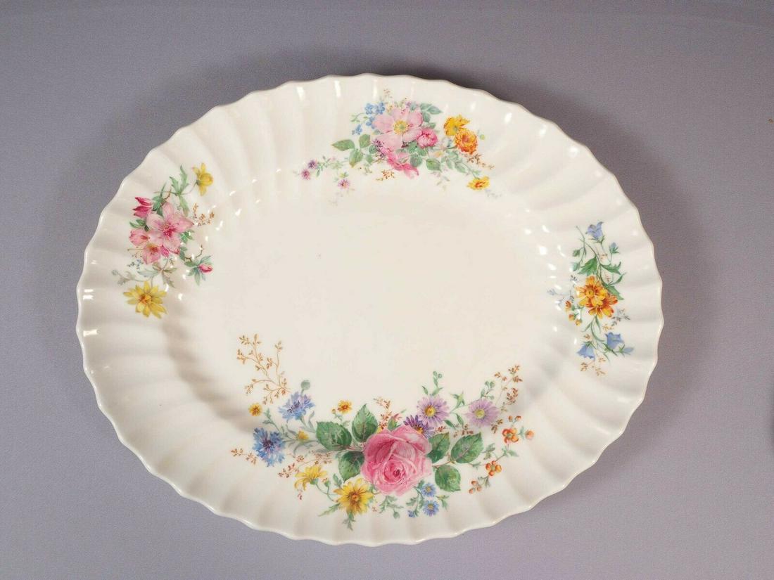 Royal Doulton ARCADIA Oval Serving Platter England H4802 Large: This very rare and absolutely stunning Bone China Oval Platter from the Royal Doulton in their famous Arcadia collection - Made in England. This pattern has been discontinued, it was originally manufa