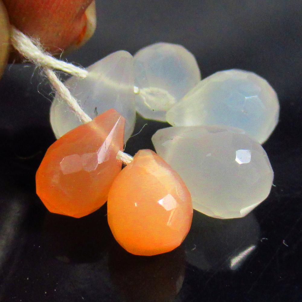 11.10 Ctw Natural 6 Moonstone Pear Drop Beads: No Reserve! Title: 11.10 Ctw Natural 6 Moonstone Pear Drop Beads Stone Clarity: Translucent Gemstones: Natural Moonstone Beads Carat Weights: 11.1 Size/Dimensions: 8.3x5.2 - 8.8x6.0 mm / 6 Pc's Additi