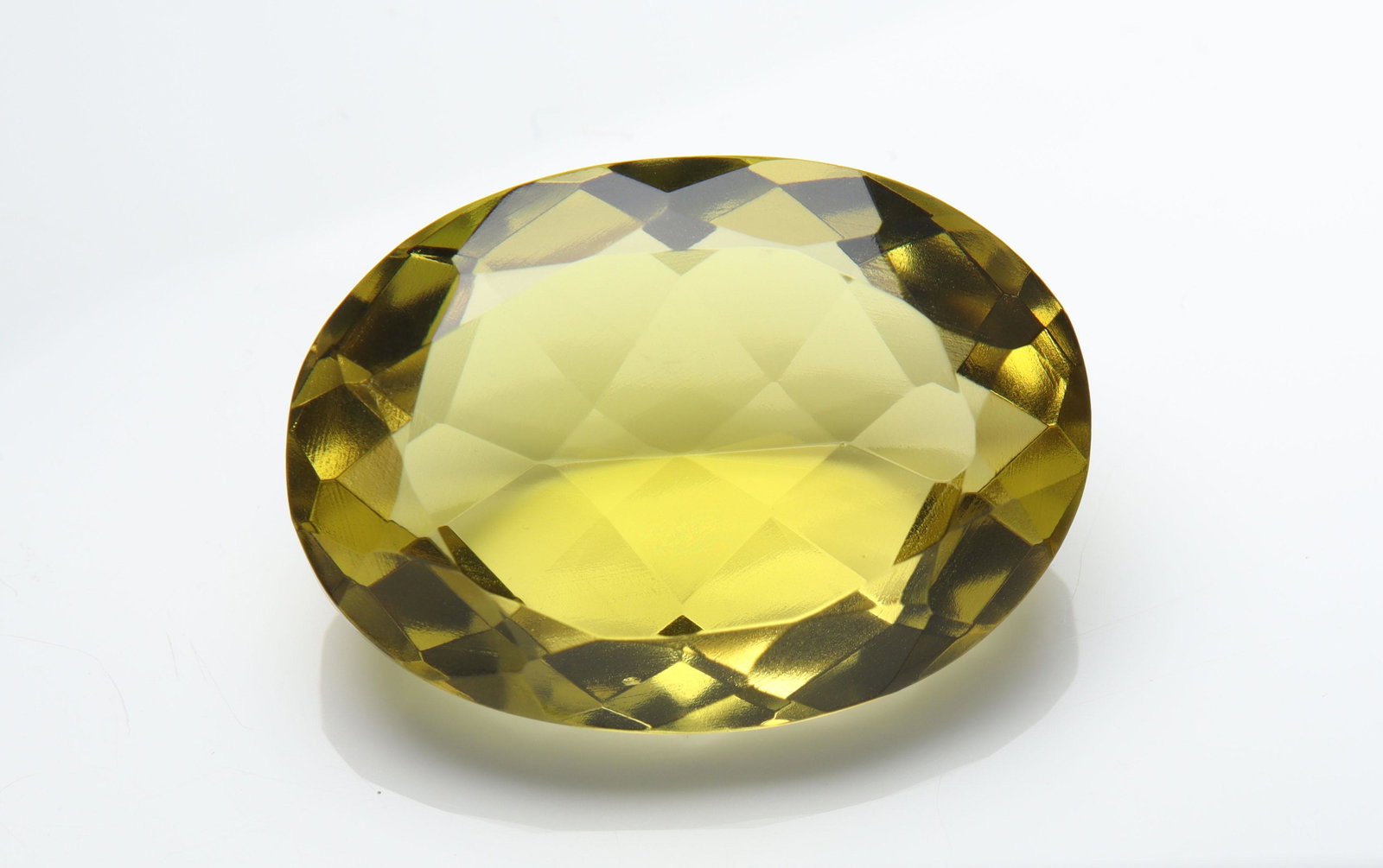 30.75 cts Natural Lemon Quartz: No Reserve! Title: 30.75 cts Natural Lemon Quartz Additional Information: Gemstone: Natural Lemon Quartz Origin: Africa Weight : 30.75 carats Measurements: 25.74x18.41x10.22 mm Shape / Cut : Oval Cush