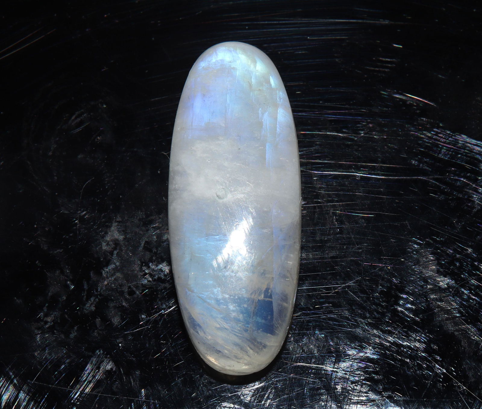13.56 Cts Natural Rainbow Moonstone: No Reserve! Title: 13.56 Cts Natural Rainbow Moonstone Additional Information: Gemstone : Natural Rainbow Moonstone Shape : Oval Cabochon Weight : 13.56 carats Measurements : 24.02x9.43x6.58 mm, Color