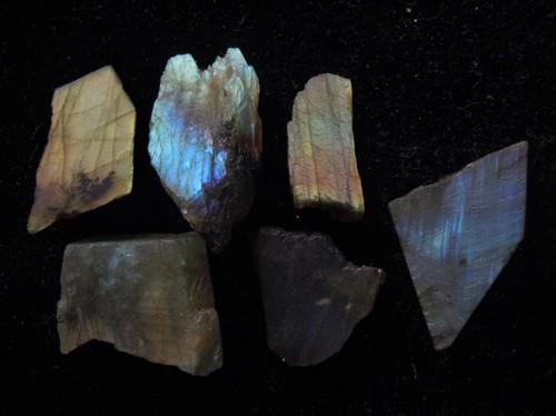 19 GRAM SET OF 6 IRIDESCENT LABRADORITE: Title: 19 GRAM SET OF 6 IRIDESCENT LABRADORITE Origin: Ampanihy, Atsimo Andrefana, Madagascar Size: 1.5-2.5 cm / 19 gram Description: set of 6 iridescent, multicolor & translucent labradorite Reserve: