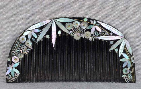 19c Japanese lacquer buffalo horn KUSHI hair comb mother of pearl: Late Meiji period (1890s 1912) Japanese buffalo horn kushi (hair comb) lacquered black and inlaid with numerous flowers with leaves , design continuing on both sides. Very well made, wonderful work in