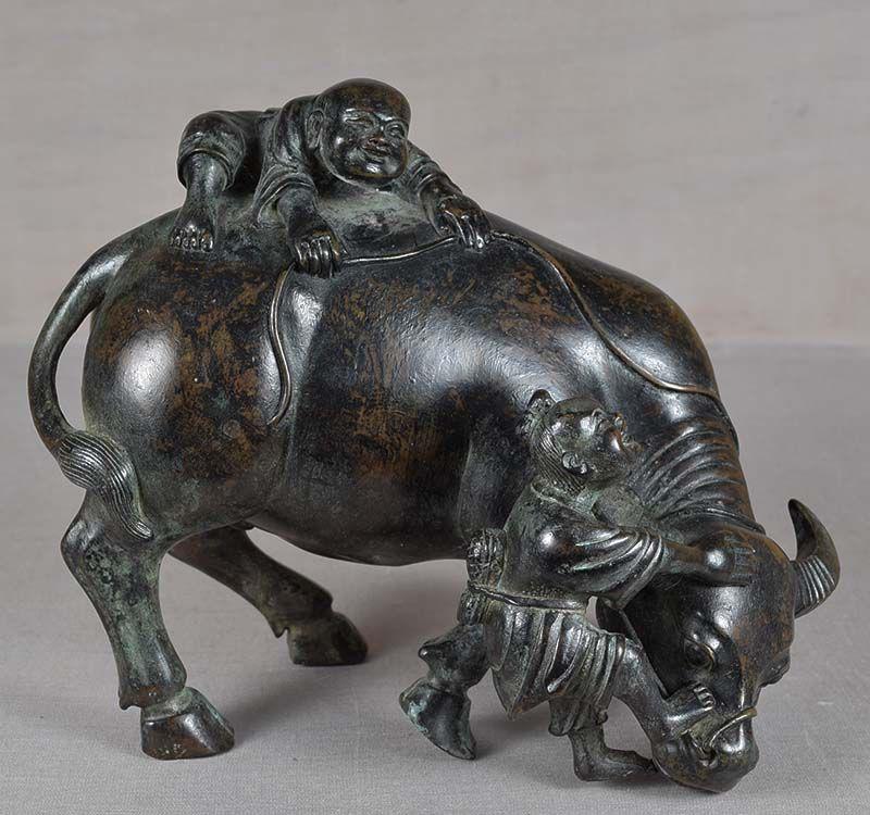 1920 Japanese bronze 2 MEN & BUFFALO (1 of 6)