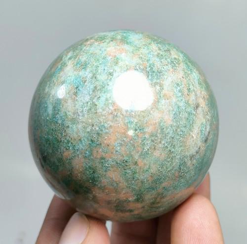 1060 Carats Gorgeous Natural Aventurine Healing Sphere: Title: 1060 Carats Gorgeous Natural Aventurine Healing Sphere Gemstone Type: Natural Weights: 1060 Carat Size/Dimensions: 52 mm Origin: Pakistan Reserve: $30.00 Shipping: Domestic: Flat-rate of $15.00