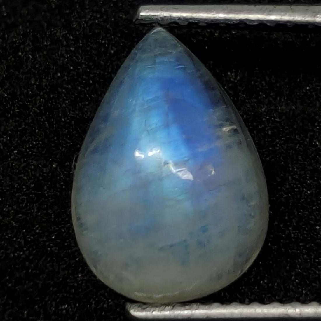 2.60 ct Natural White Rainbow Moonstone: No Reserve! Title: 2.60 ct Natural White Rainbow Moonstone Additional Information: Gemstones: Rainbow Moonstone Carat Weights: 2.60 ct Size/Dimensions:11 X 8 X 4 mm Origin : India Materials & Techniqu