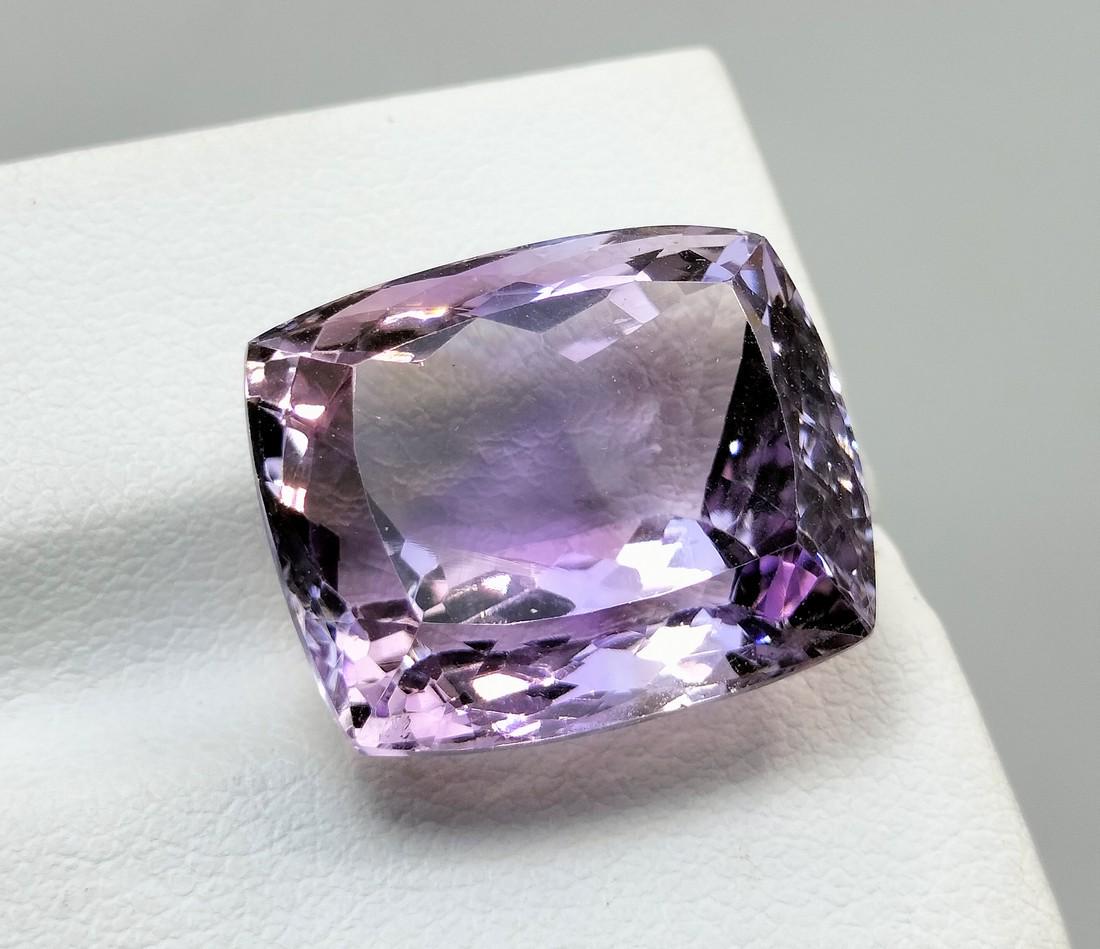 19.90 Carats Stunning Natural Amethyst Gemstone (1 of 4)