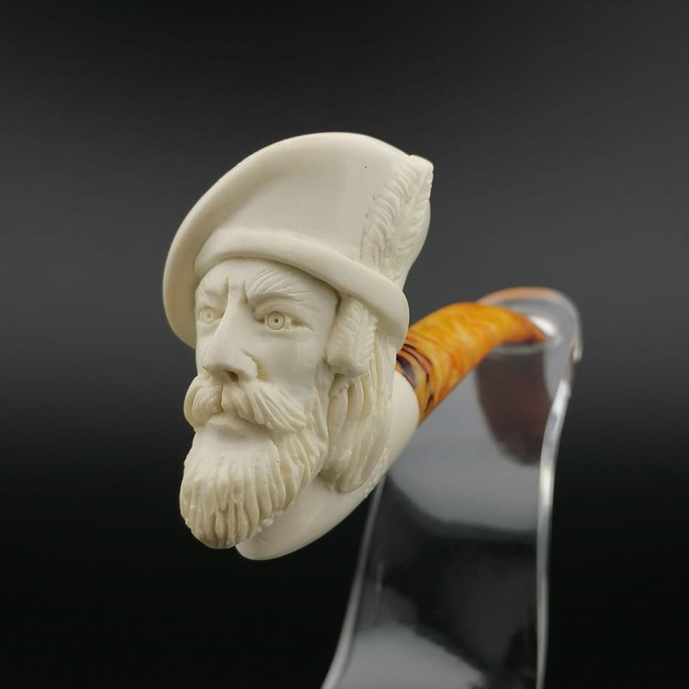 Scotch Soldier Meerschaum Pipe: Title: Scotch Soldier Meerschaum Pipe Materials: Meerschaum Dimension: 5.3 inch(13.5cm) Additional Information: Scotch Soldier,Hand carved Meerschaum Pipe. Made in Turkey,Eskisehir by Meerschaum Carve
