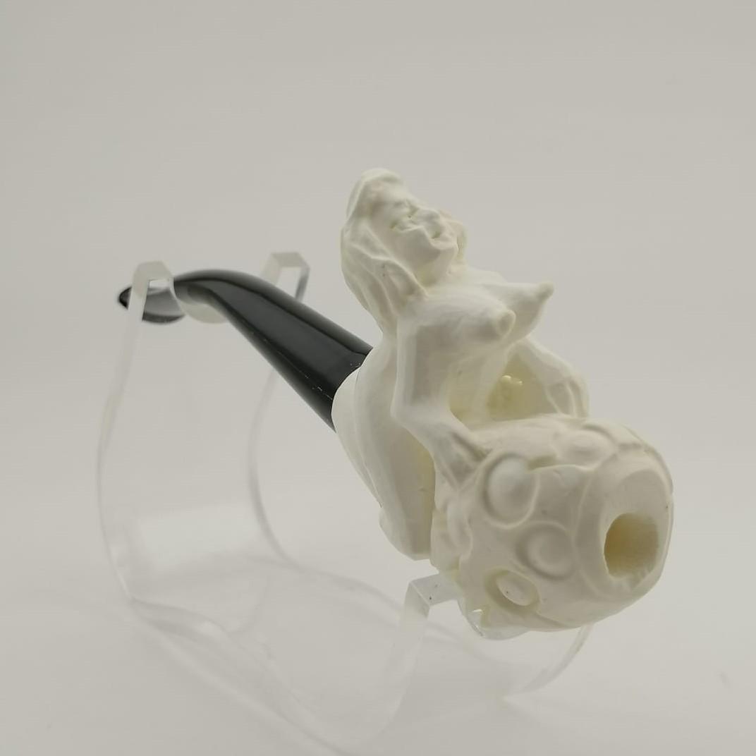 Nude Lady Meerschaum Cigarette Holder: Title: Nude Lady Meerschaum Cigarette Holder Materials: Meerschaum Dimension: 4.9 inch (12.5cm) Additional Information: Nude Lady,Hand carved Meerschaum Cigarette Holder. Made in Turkey,Eskisehir by M