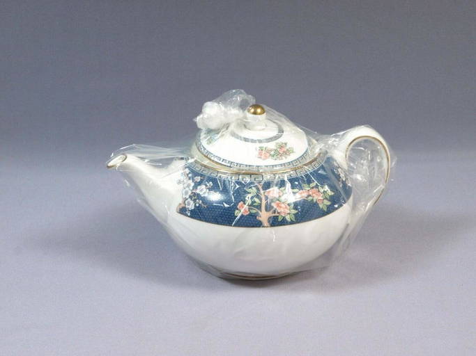 Wedgwood Blue Siam Teapot Tea Pot Flowers England New Bone China