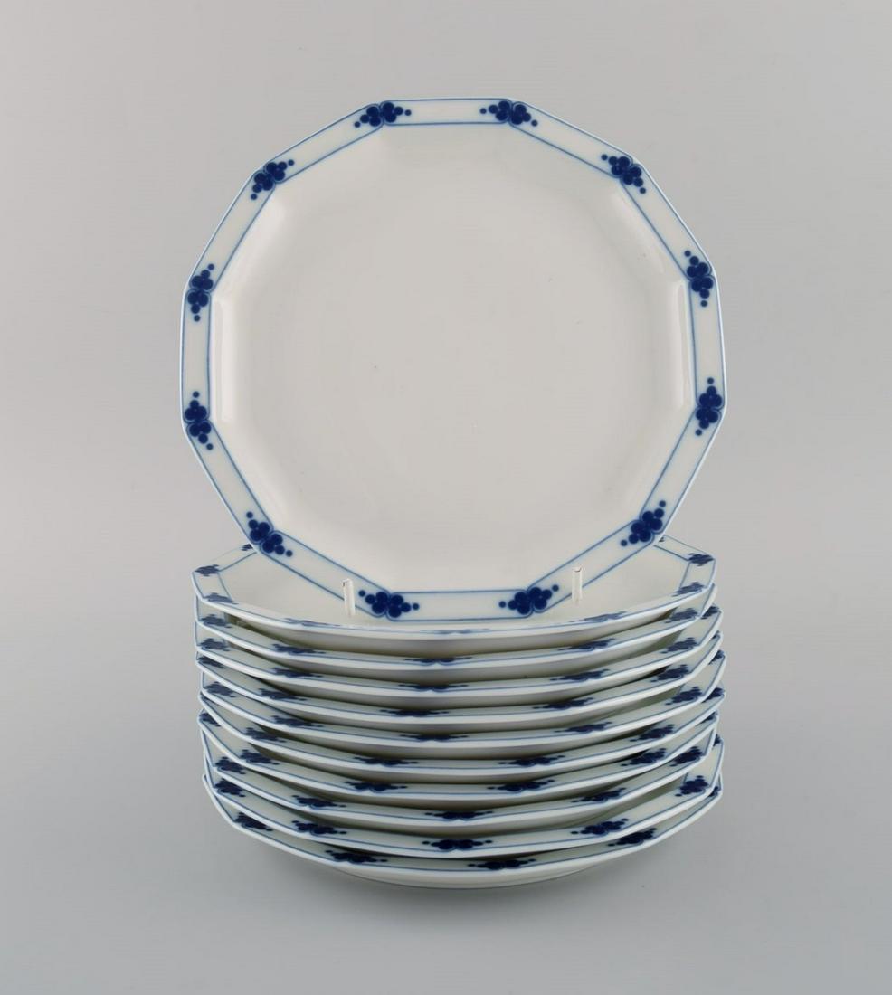 Tapio Wirkkala for Rosenthal. 11 Corinth plates in blue painted porcelain. Modernist Finnish design.: Tapio Wirkkala for Rosenthal. 11 Corinth plates in blue painted porcelain. Modernist Finnish design. Dated 1979-80. Diameter: 20 cm. In excellent condition. Stamped. Reserve: $480.00 Shipping: Domesti