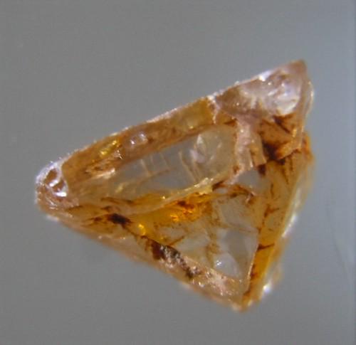 0.9 CT TRIANULAR ZIRKON - UNTREATED GEMSTONE (1 of 8)