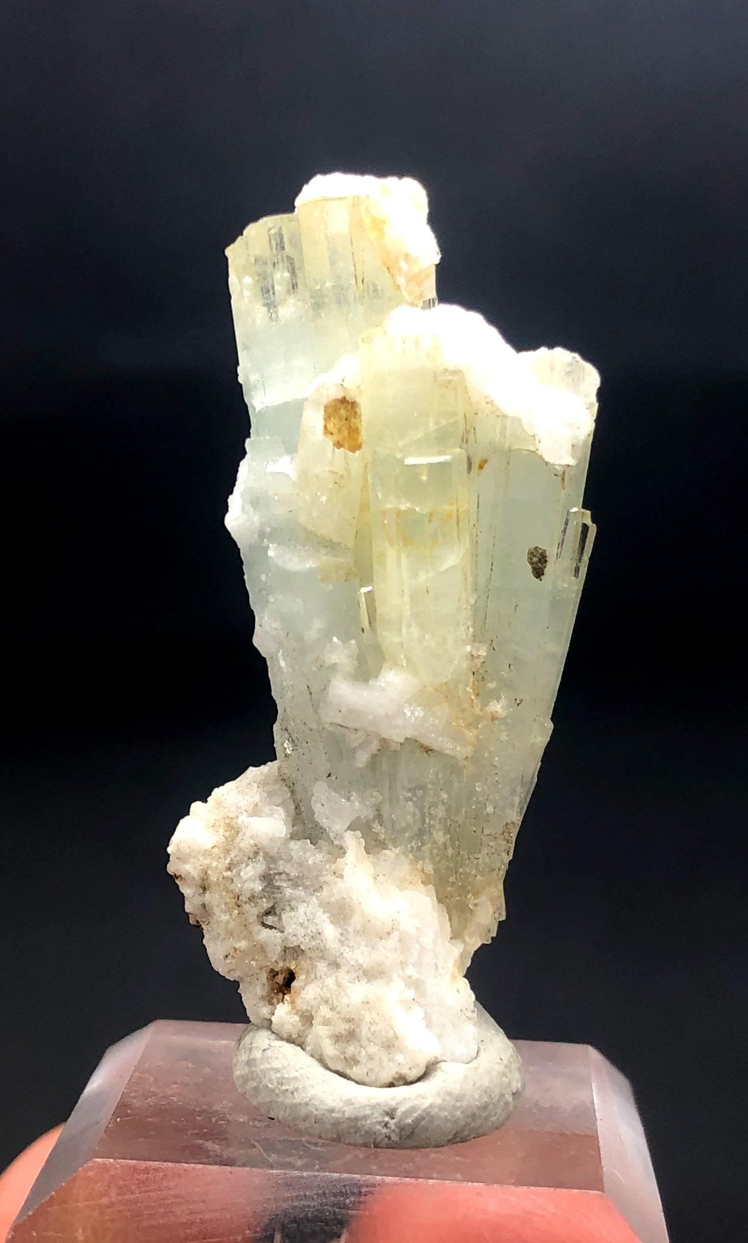 Sky Blue Aquamarine Bunch ,Natural Aquamarine Crystal ,Aquamarine Specimen From Skardu Pakistan 6: Materials: Gem type: Aquamarine Description Sky Blue Aquamarine Bunch ,Natural Aquamarine Crystal ,Aquamarine Specimen From Skardu Pakistan 6 Gram Weight : 6 gram Size : 39*18*12 mm Origin : Pakistan 