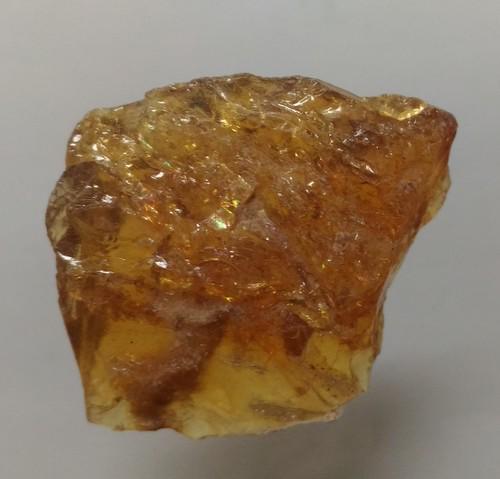 4.71 GRAM 100 MILL YEARS OLD ROUGH BURMITE AMBER: Title: 4.71 GRAM 100 MILL YEARS OLD ROUGH BURMITE AMBER Origin: Hukawang Valley, Kachin State, Myanmar Size: 3x3x1 cm / 4.71 gram Description: yellow rough burmite amber with natural cracks Reserve: $