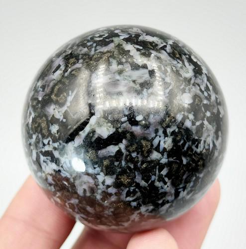 181 Garms Top Quality Stunning Natural Hand Made Obsidian Healing Sphere: Title:181 Garms Top Quality Stunning Natural Hand Made Obsidian Healing Sphere Mineral Type: Natural Carat Weights: 181 Grams Size/Dimensions: 49 mm Origin: Pakistan Reserve: $30.00 Shipping: Dom
