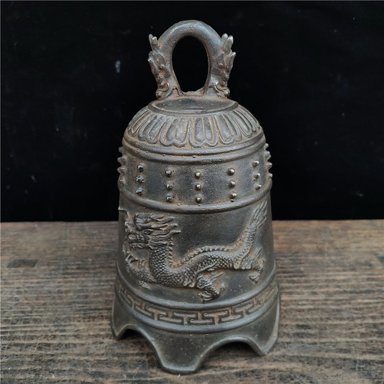 Chinese ancient temple dragon pattern iron bell (1 of 6)