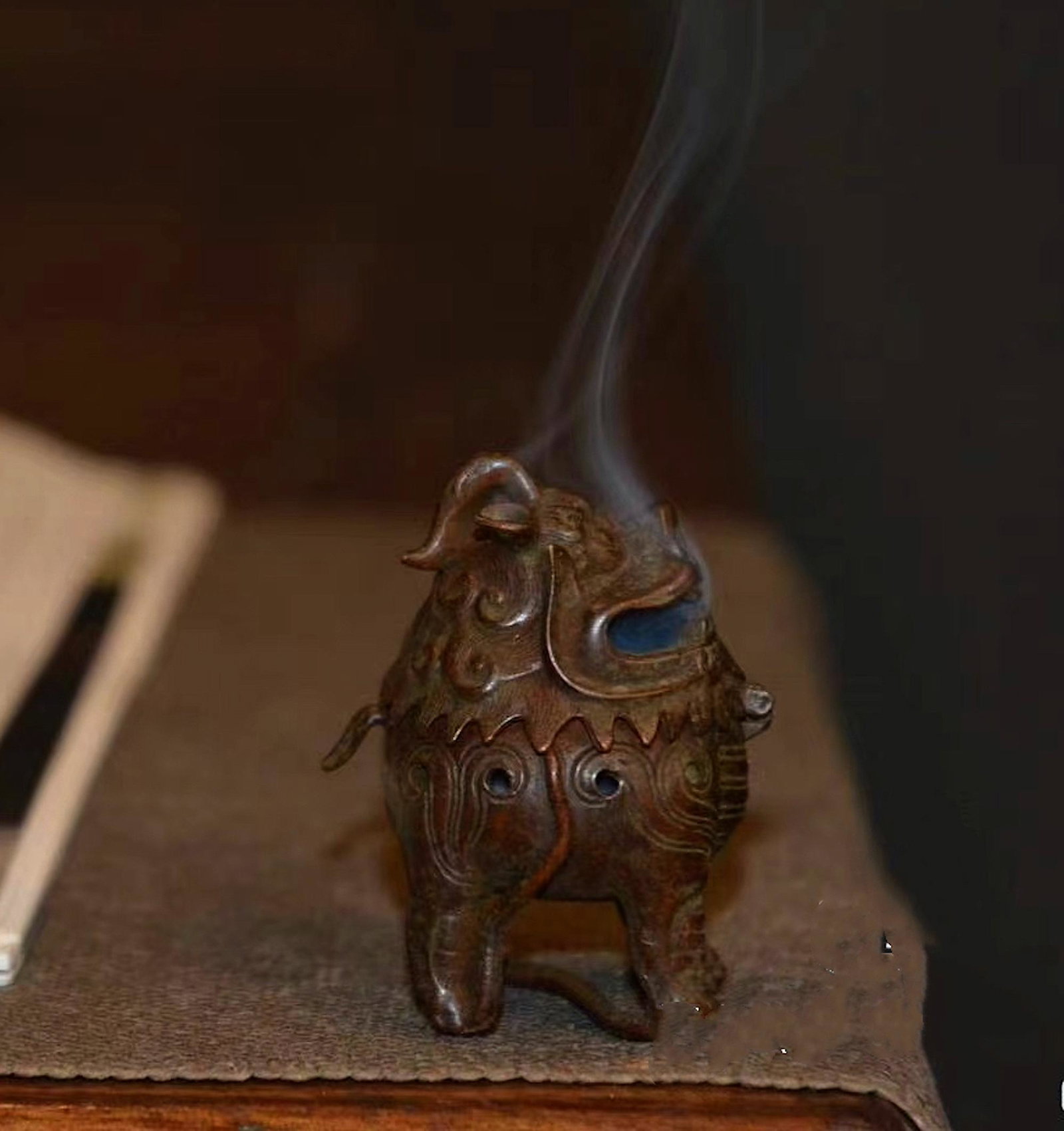 Japanese bronze lion censer sculpture (1 of 4)