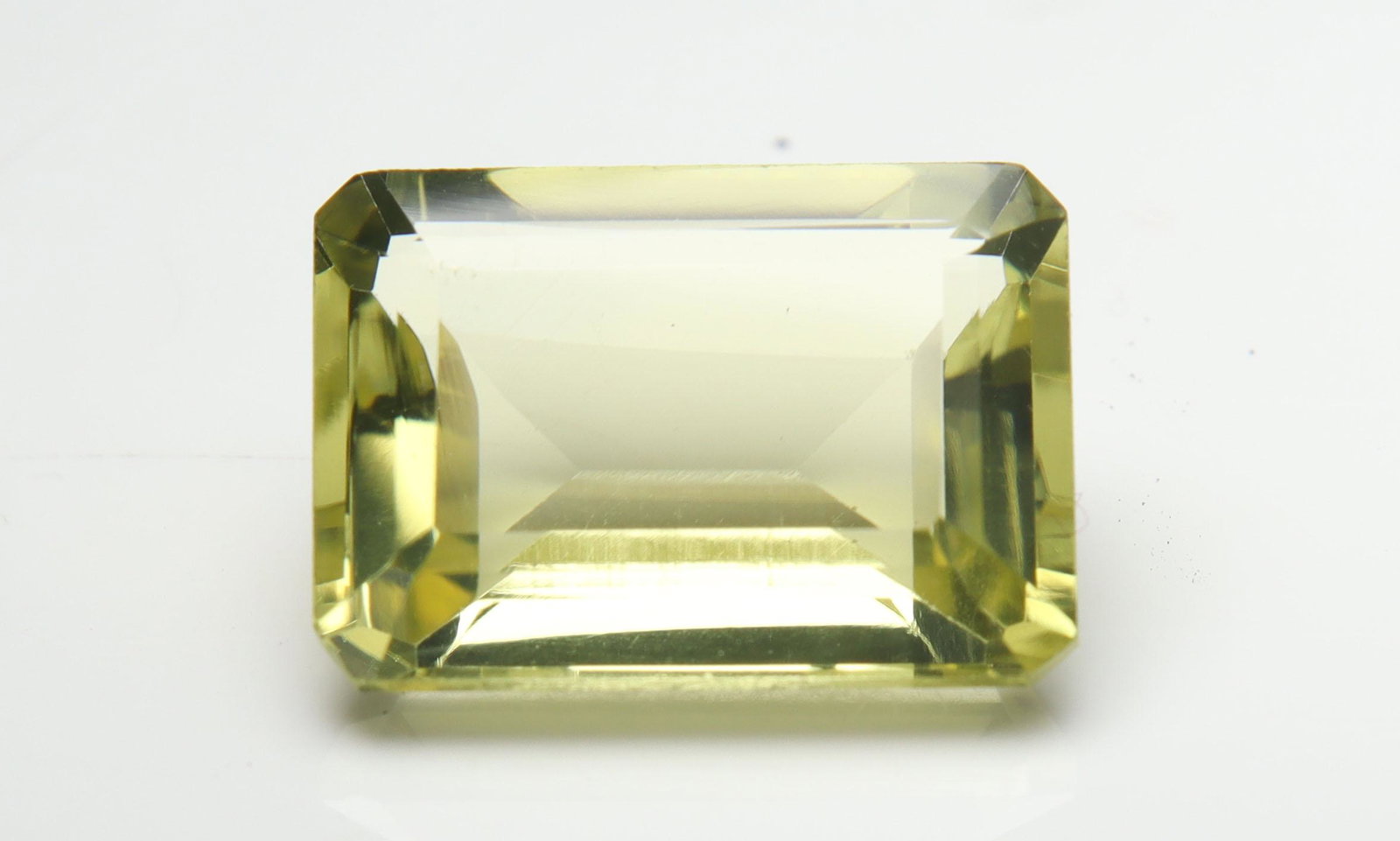 6.86 Cts Natural Lemon Quartz: No Reserve! Title: 6.86 Cts Natural Lemon Quartz Additional Information: Gemstone : Natural Lemon Quartz Shape and cut : Rectengular Cut Origin : Africa Weight : 6.86 carats Measurements : 14x10 mm Co
