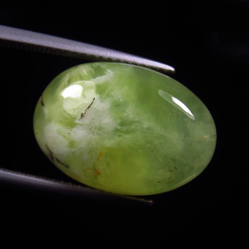 Natural Jasper Quartz - 13.32 Ct: No Reserve! Title: Natural Jasper Quartz - 13.32 Ct Origin: Brazil Weight: 13.32 Size/Dimensions: 18.5 x 13.0 x 6.5 mm Additional Information: Pieces : 1 No's / Shape : Oval Cabochon / Color : Green /