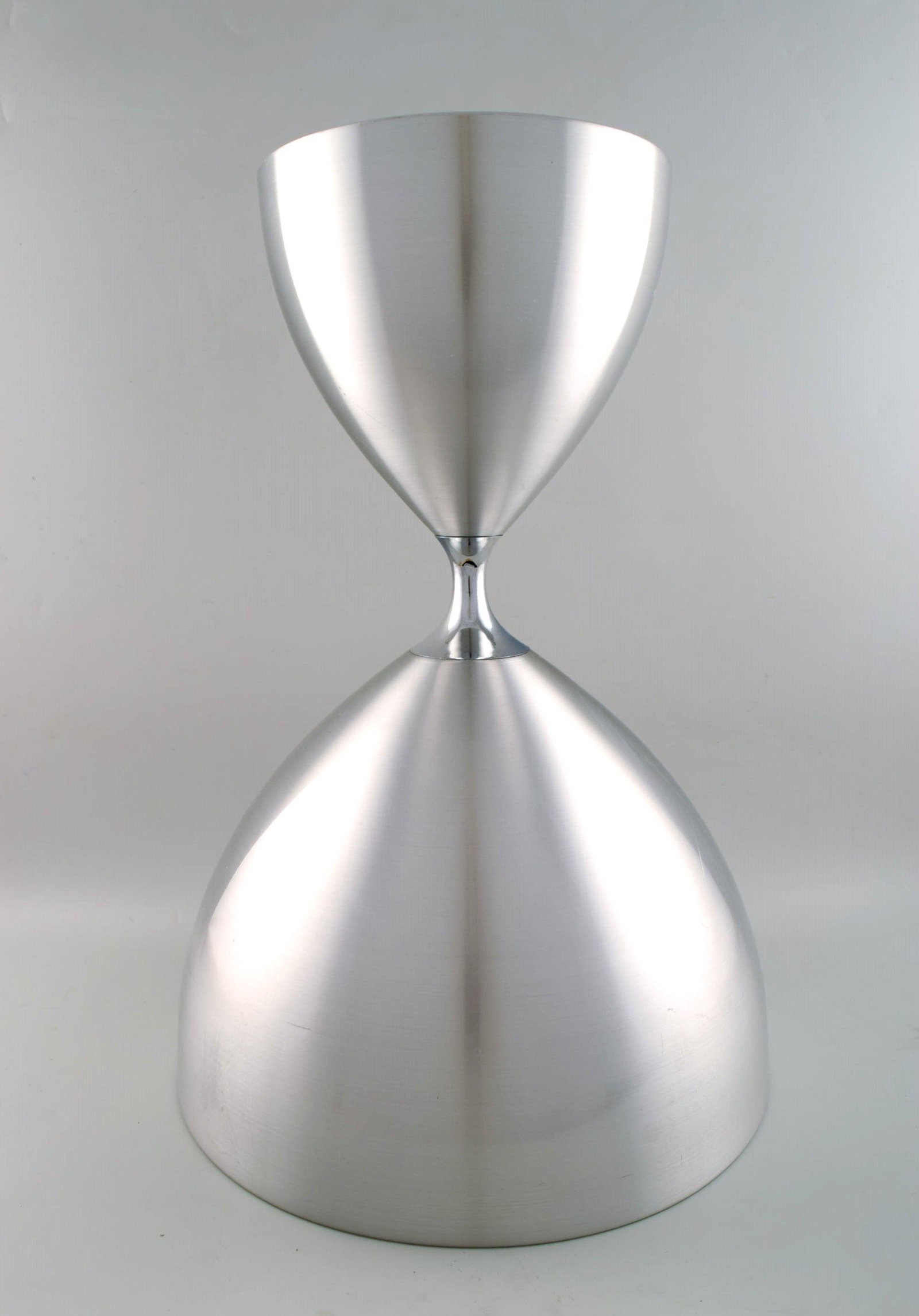 Jo Hammerborg (1920-1982) for Fog and Mørup. Large Vega pendant in matt aluminum with glossy: Jo Hammerborg (1920-1982) for Fog and Mørup. Large Vega pendant in matt aluminum with glossy chrome-plated middle piece. Two light sources. 1970s. Measures: 55 x 38 cm. In excellent condition wit