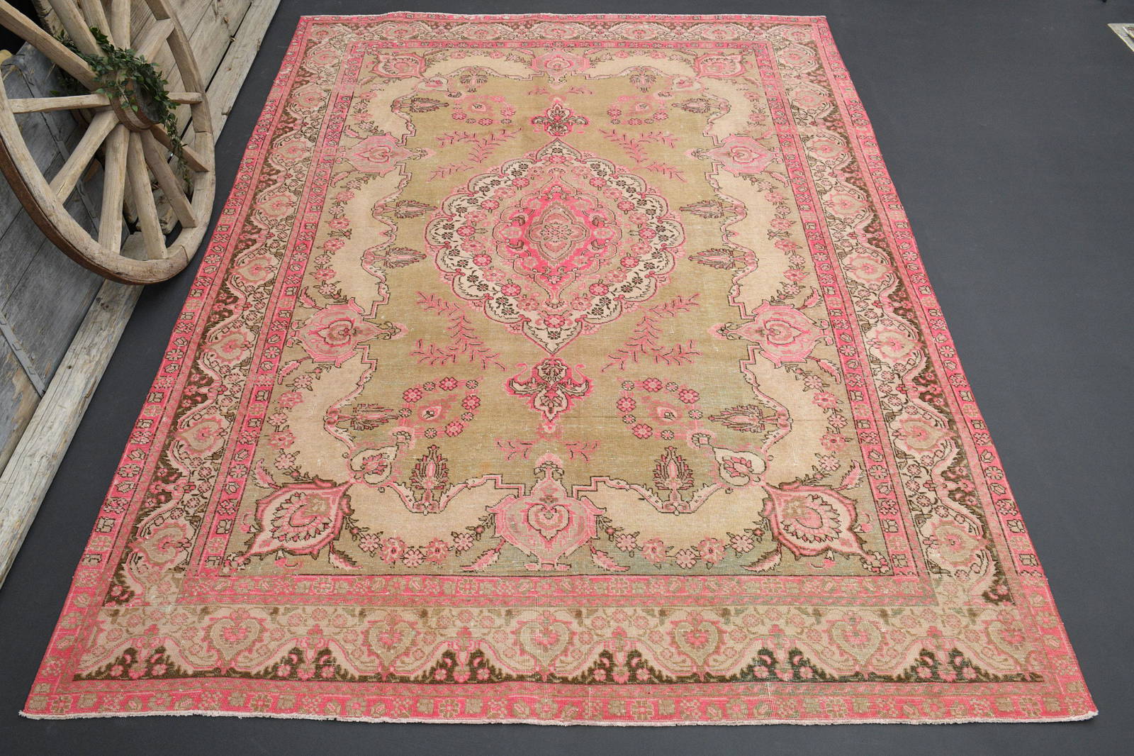 Aluminum Rugs & Carpets for Sale at Auction