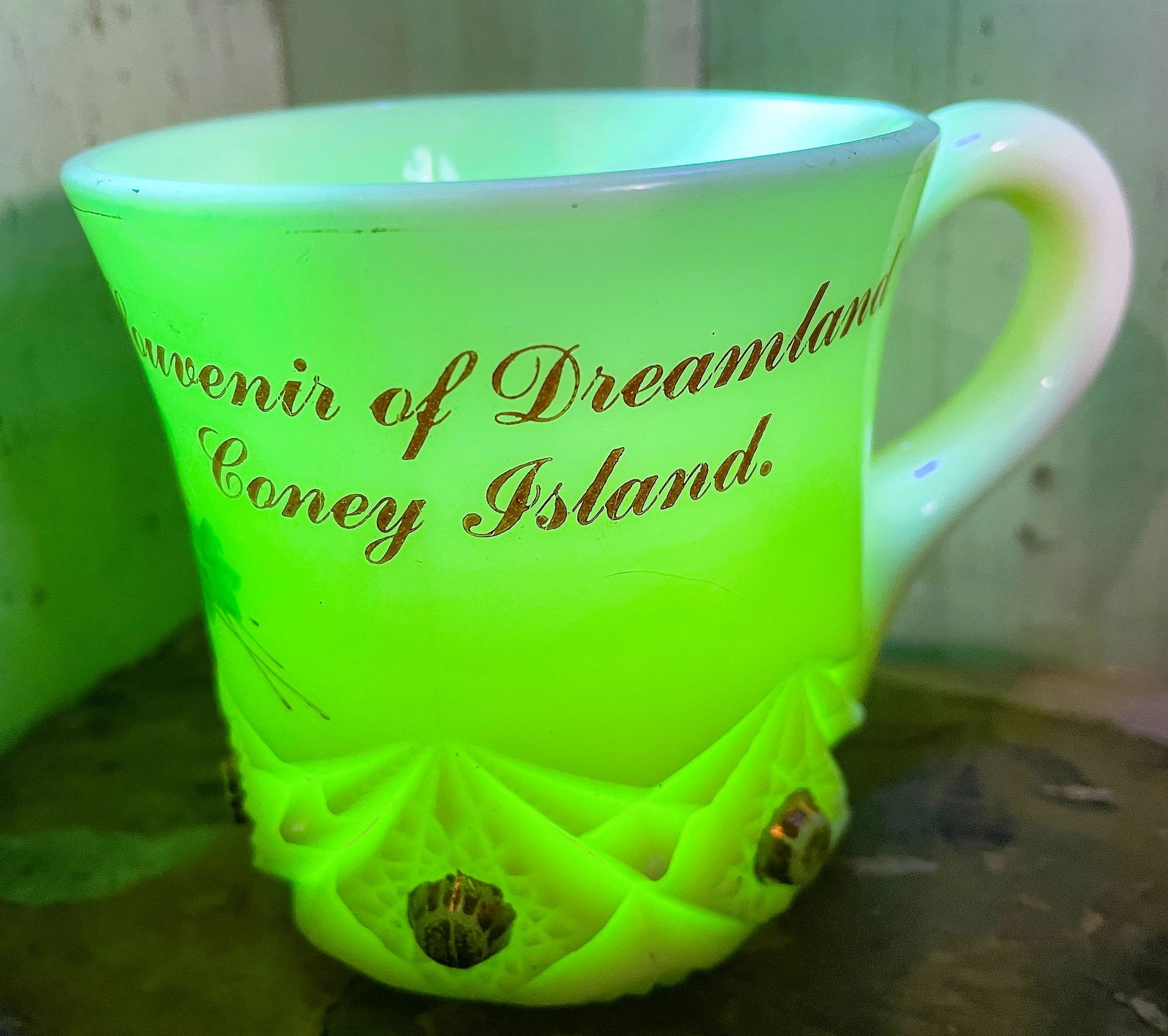CONEY ISLAND SOUVENIR CUSTARD GLASS CUP GILDED KRYSTOL & PRESSED