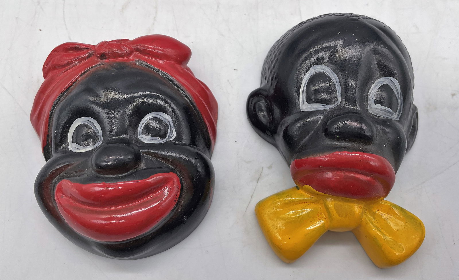 2 VINTAGE FOLK ART BLACK AMERICANA BLACKAMOOR FIGURAL HEAD CHALKWARE WALL PLAQUE (1 of 6)