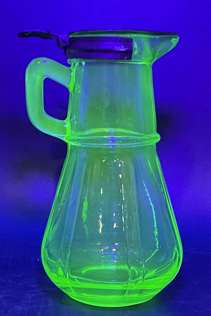 HAZEL ATLAS GREEN DEPRESSION URANIUM GLASS SYRUP PITCHER W/ TIN METAL LID (1 of 8)
