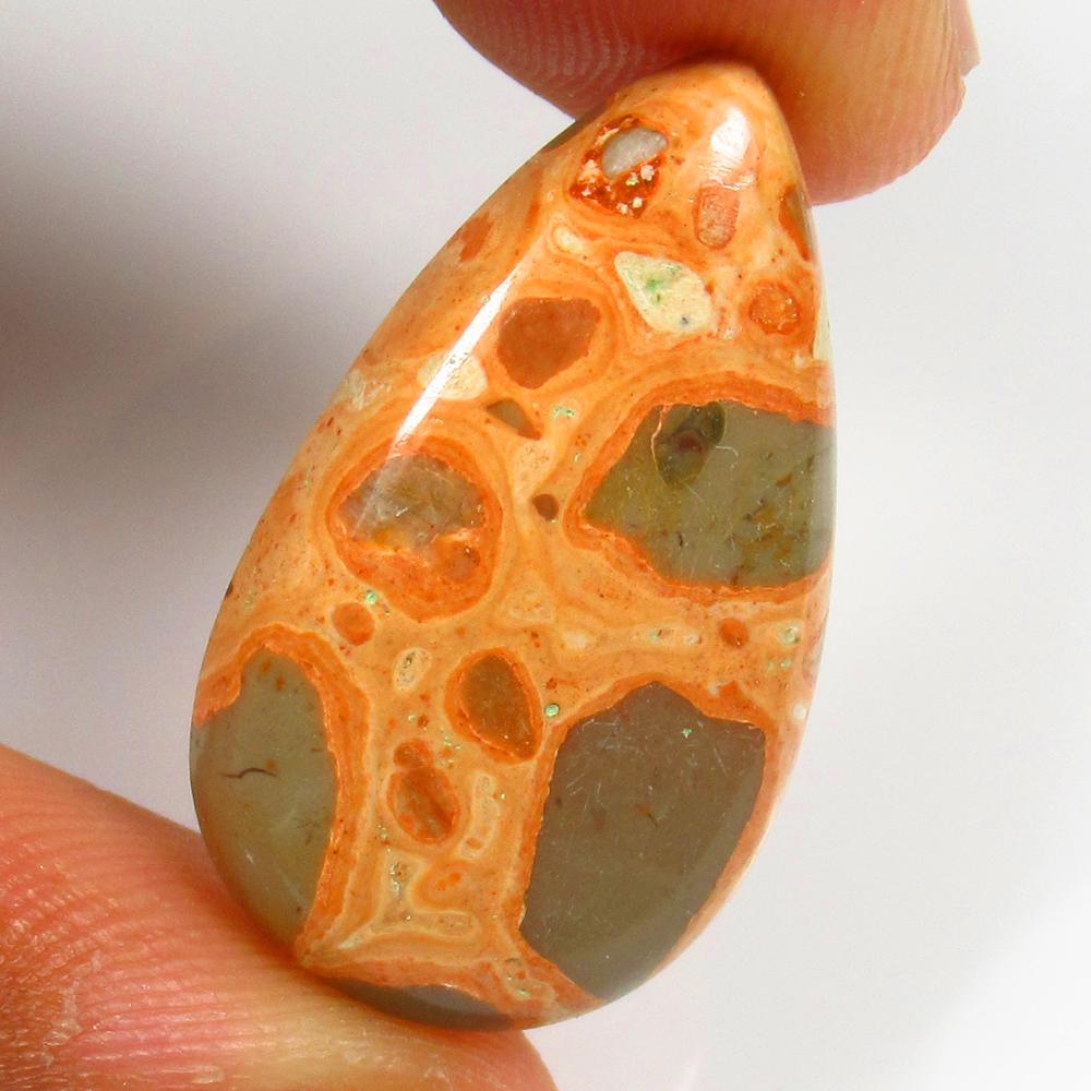 Natural Jasper Quartz - 16.78 Ct: No Reserve! Title: Natural Jasper Quartz - 16.78 Ct Origin: Brazil Weight: 16.78 Size/Dimensions: 29.0 x 18.0 x 5.6 mm Additional Information: Pieces : 1 No's / Shape : Pear Cabochon / Color : Orange