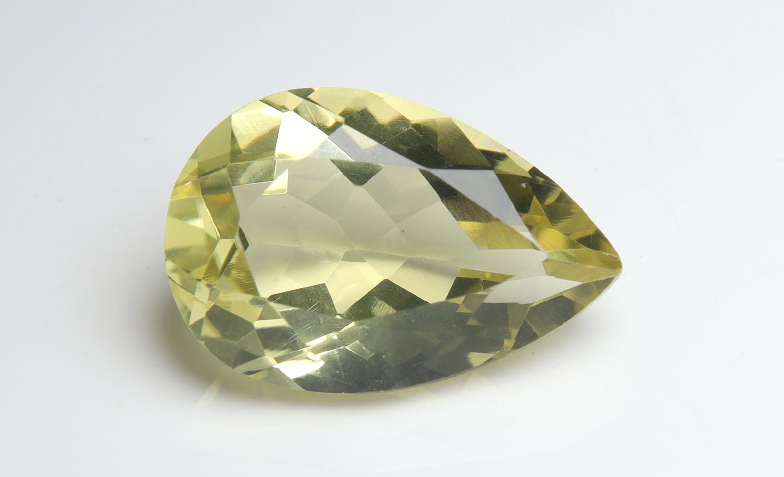 5.35 Cts Natural Lemon Quartz: No Reserve! Title: 5.35 Cts Natural Lemon Quartz Additional Information: Gemstone : Natural Lemon Quartz Shape and cut : Pear Cut Origin : Africa Weight : 5.35 carats Measurements : 15x10 mm Color : Y