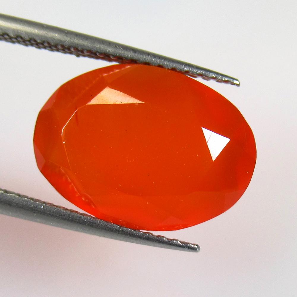 Natural Carnelian - 5.53 Ct: No Reserve! Title: Natural Carnelian - 5.53 Ct Origin: Brazil Weight: 5.53 Size/Dimensions: 14.0 x 10.1 x 6.2 mm Additional Information: Pieces : 1 No's / Shape : Oval Cut / Color : Orange / Clarity :