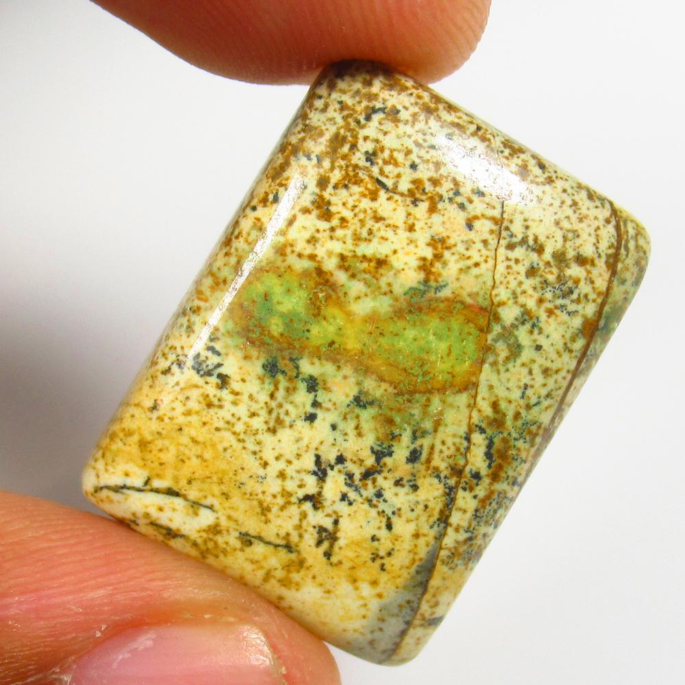 Natural Jasper Quartz - 25.41 Ct: No Reserve! Title: Natural Jasper Quartz - 25.41 Ct Origin: Brazil Weight: 25.41 Size/Dimensions: 22.0 x 19.0 x 6.0 mm Additional Information: Pieces : 1 No's / Shape : Rectangle Cabochon / Color : Wh
