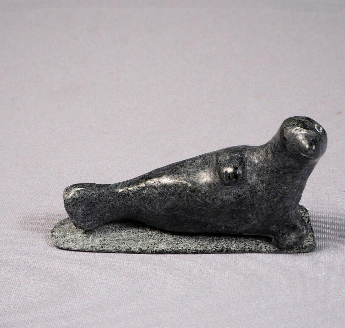 Soapstone Inuit Native Canada Figurine Black Seal Jonassie Kudluk 2004 (1 of 4)