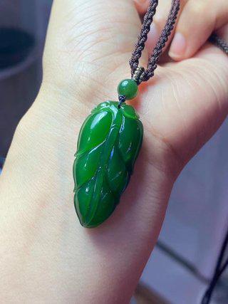 Natural Russian jasper leaf pendant: The color is very beautiful, the color is moist and the water head is excellent Reserve: $540.00 Shipping: Domestic: Shipping rates are determined by destination International: Foreign shipping rates