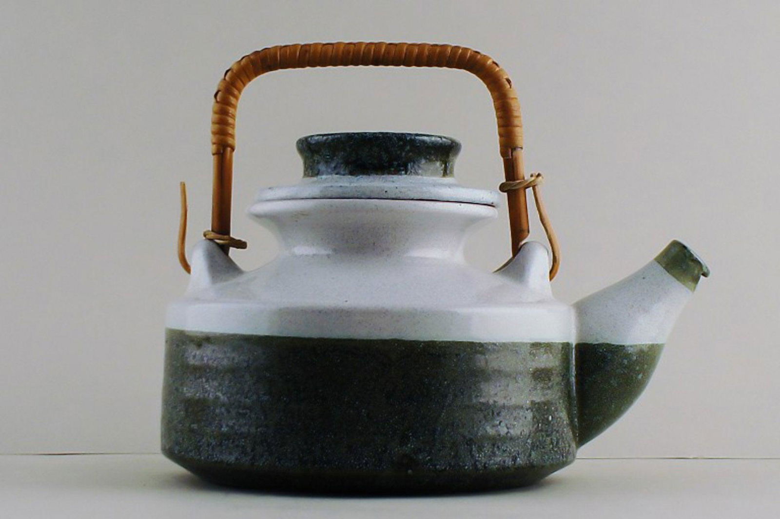 Large teapot in stoneware. Stamped "THO, Nittsjö, Made in Sweden". (1 of 4)