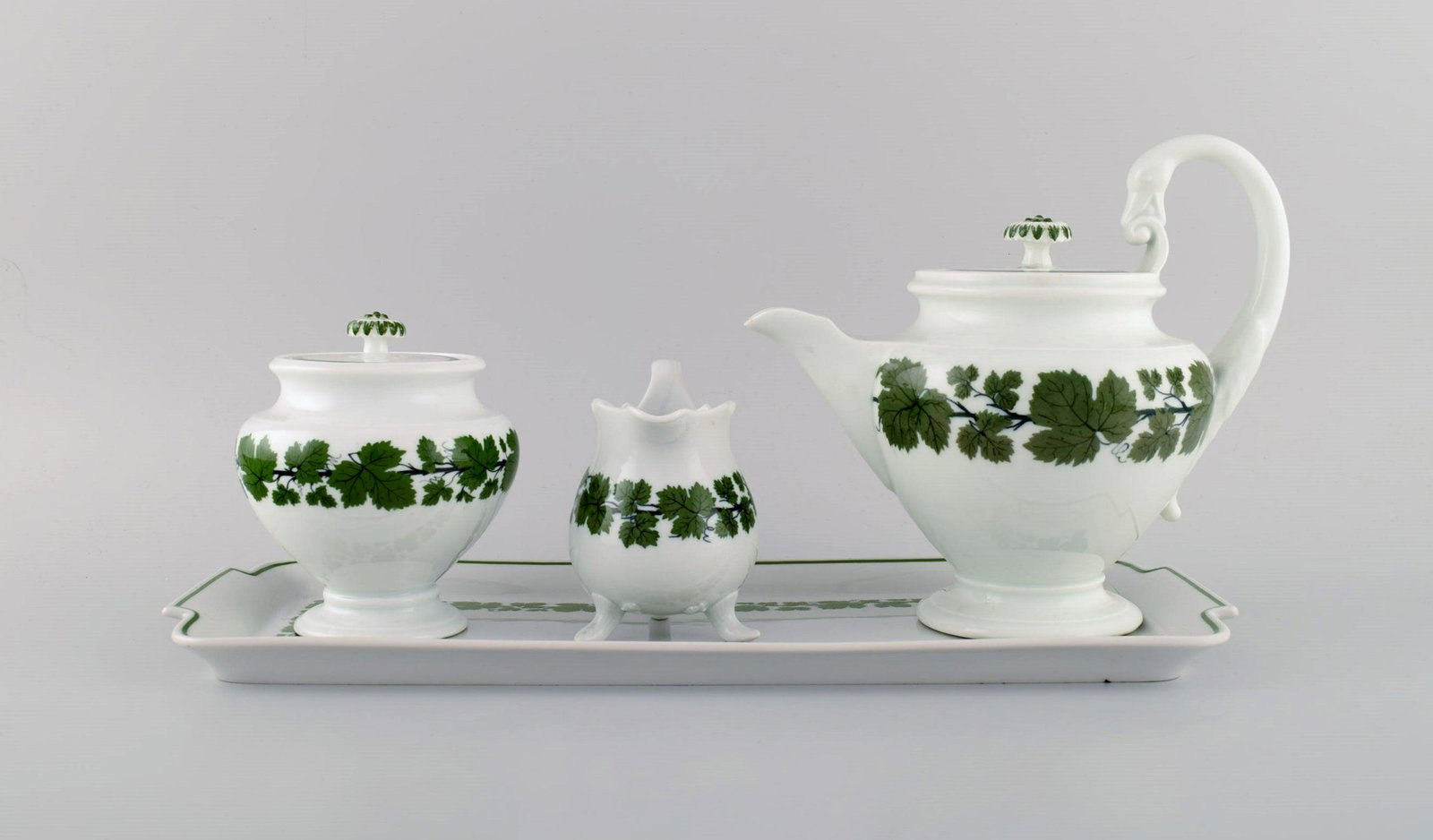 Meissen Green Ivy Vine Leaf. Teapot, sugar bowl, cream jug and serving tray in hand-painted (1 of 9)