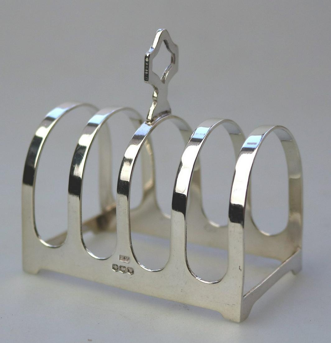 A solid silver 4 division Toast Rack C.1939 (1 of 6)