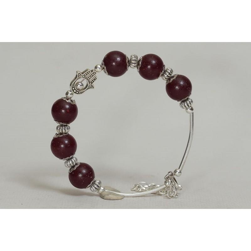 15 g. Vintage 100% natural Baltic amber bracelet cognac color: Weight: 15 gram Beads size: 12x12 mm. Diameter: 850 mm (size is adjustable) Stone: 100% natural Baltic amber Treatment: no Condition: as on the photo (please check condition, can be amber damage) Test