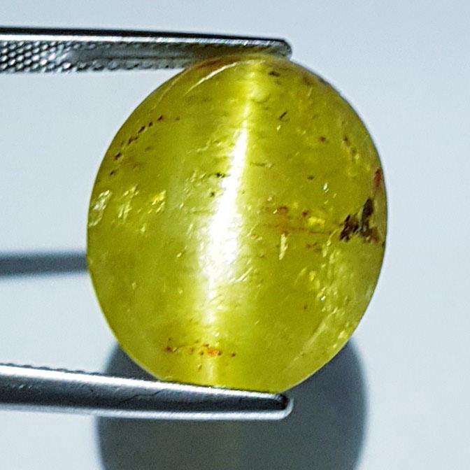 38.31ctz"Rare & Big Sized" Stunning Green Gold Apatite Cat's Eye: No Reserve! Title:38.31ctz"Rare & Big Sized" Stunning Green Gold Apatite Cat's Eye Color/Clarity:Green Gold / Transparant Gemstones:Apatite Cat's Eye Carat Weights:38.31 Size/Dimensions:21.00 x 17.80