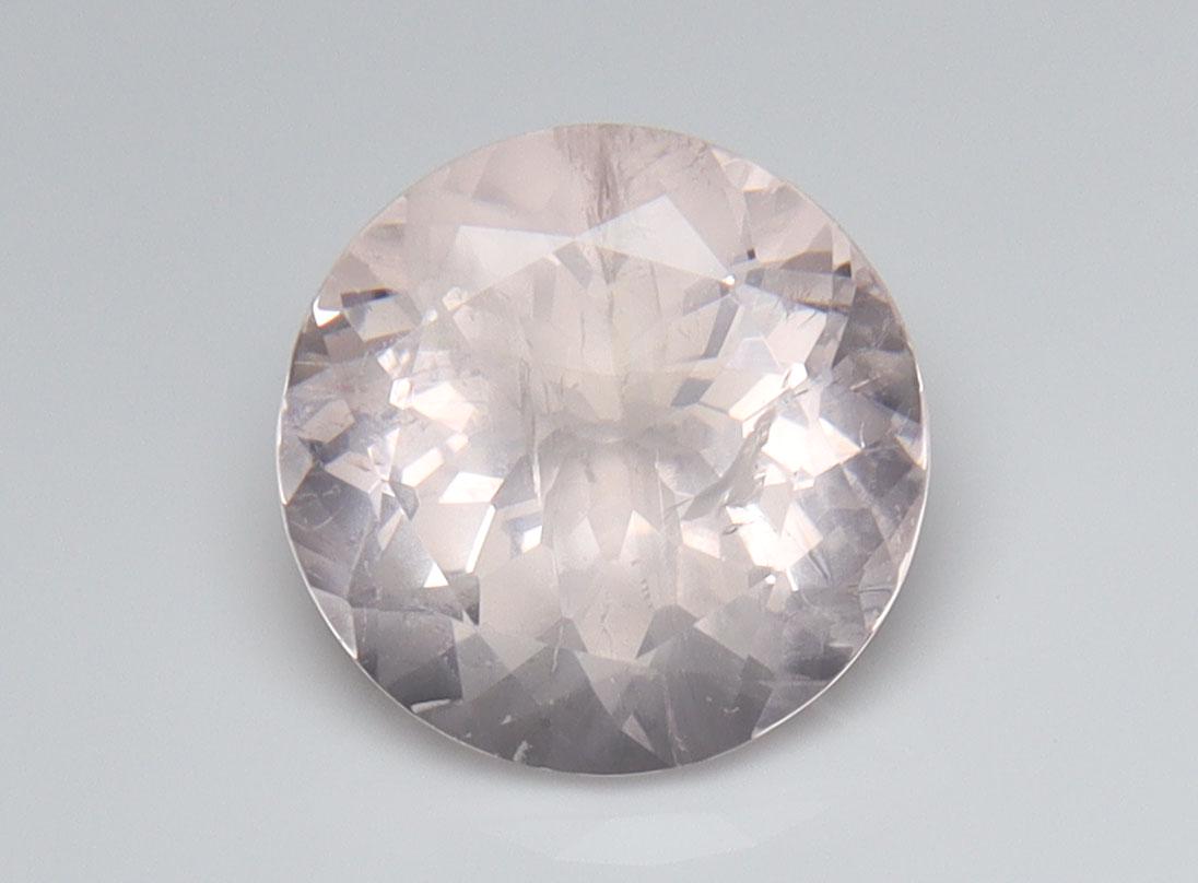 1.68 cts Natural Morganite: No Reserve! Title: 1.68 cts Natural Morganite Additional Information: Gemstone : Natural Morganite Shape and Cut : Round Cut Weight : 1.68 carats Measurements : 8x8 mm, Color : Peach Transparency : Tr